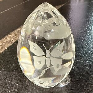 Shannon Ireland Etched Glass Crystal Egg Paperweight